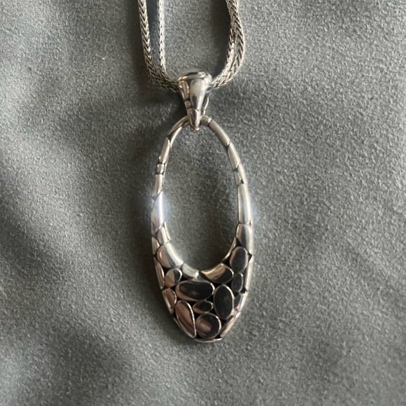 Great “go to” Summer necklace! John Hardy double necklace and oval pendant. - Picture 2 of 3
